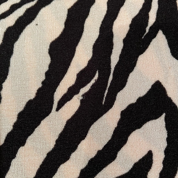 JKLA California Blouse in Zebra Print Size Large - Picture 6 of 8